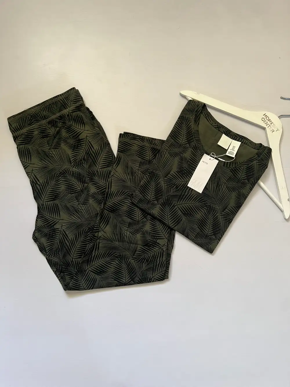 تیشرت شلوار زنانه برند H&M کد: 0055 تیشرت شلوار زنانه برند H&M کد: 0055