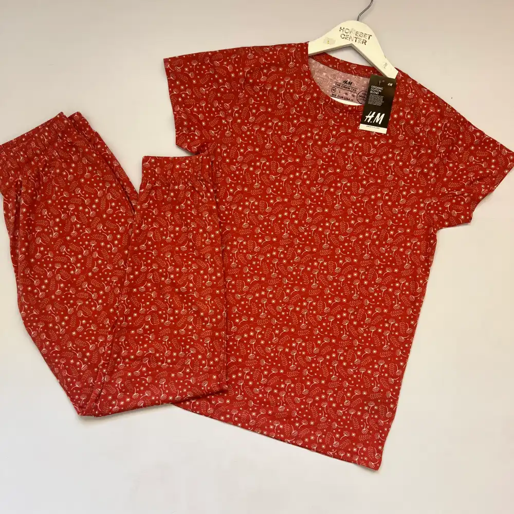 تیشرت شلوار زنانه برند H&M کد : R28 تیشرت شلوار زنانه برند H&M کد : R28